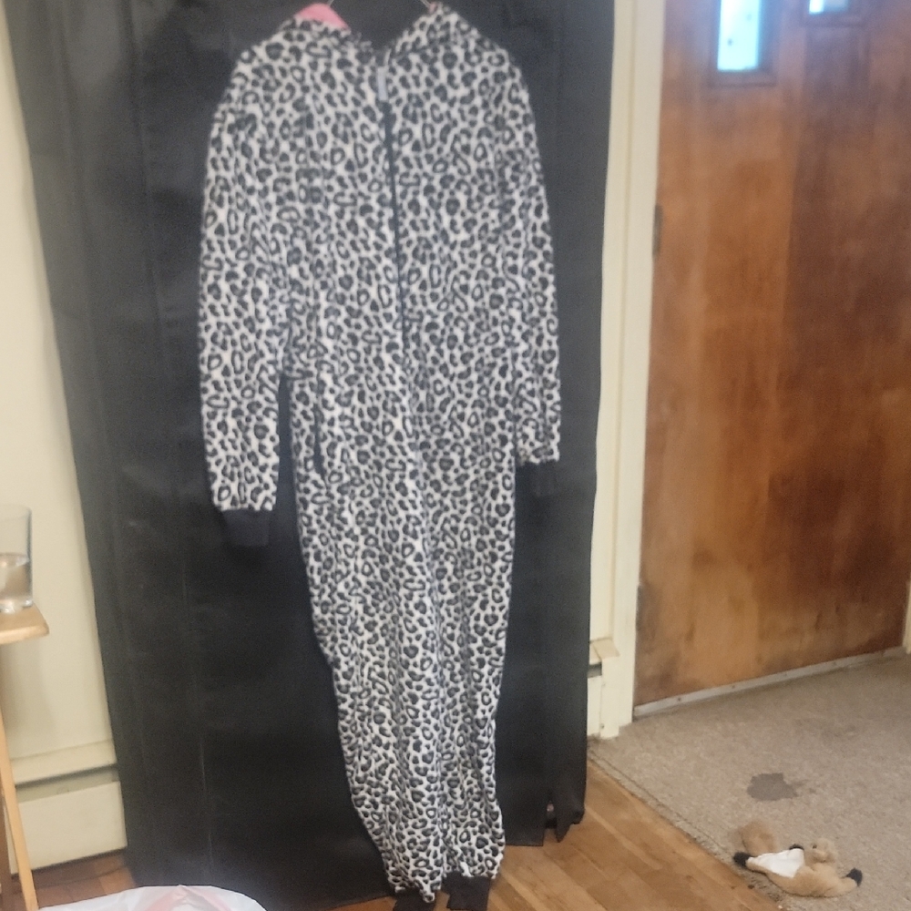 Black and White Jumpsuit with Leopard Print and Relaxed Fit